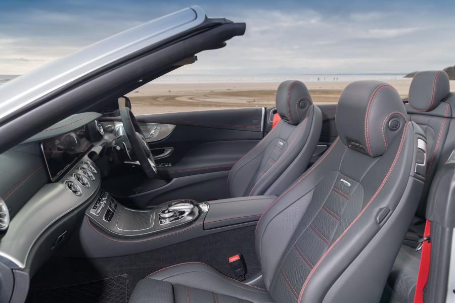 Интерьер Mercedes-AMG E53 4Matic+ Cabriolet (A238) 2018 года  (UK) (фото 38 из 40)